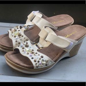 Natural Soul by Naturalizer Women's White Rhinestone Thong Sandals Size 10M